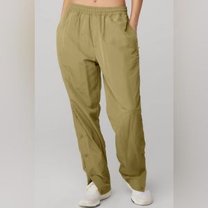 ALO YOGA - Legend Snap Pant - Wasabi - XS